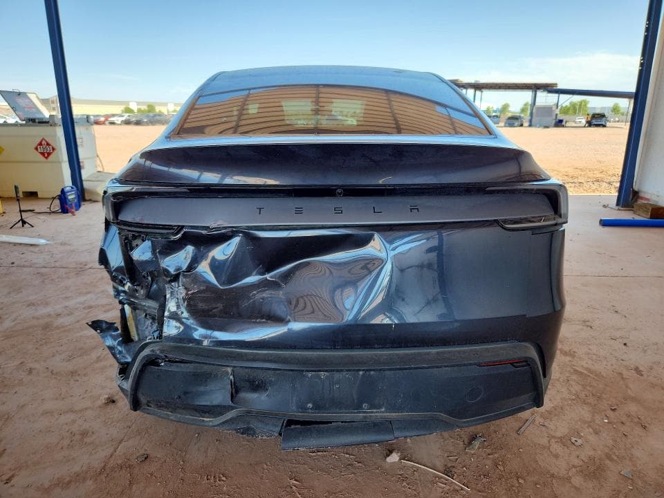 2026 TESLA MODEL Y 6