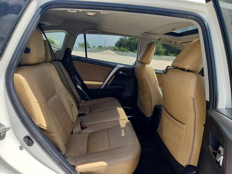 2017 TOYOTA RAV4 XLE 11