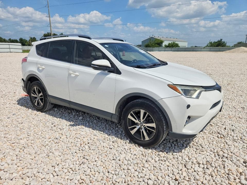2017 TOYOTA RAV4 XLE 4