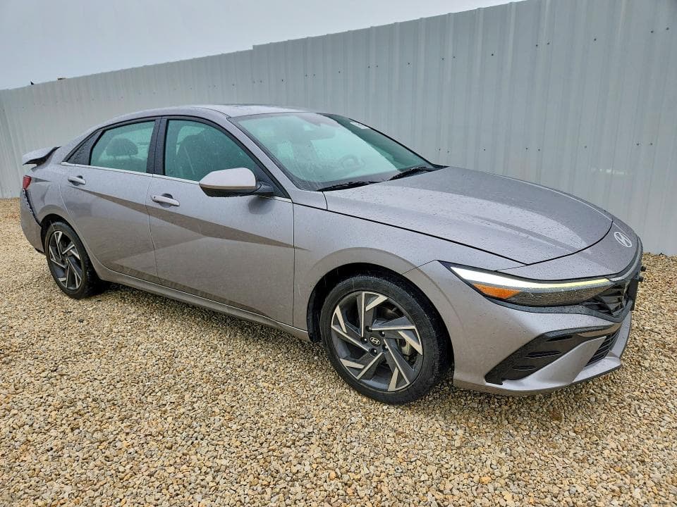 2025 HYUNDAI ELANTRA SEL 4