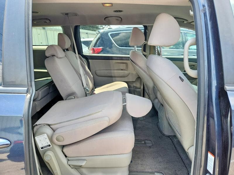 2017 KIA SEDONA LX 11