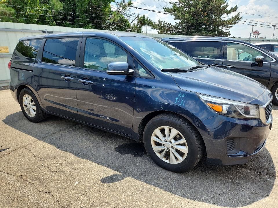 2017 KIA SEDONA LX 4