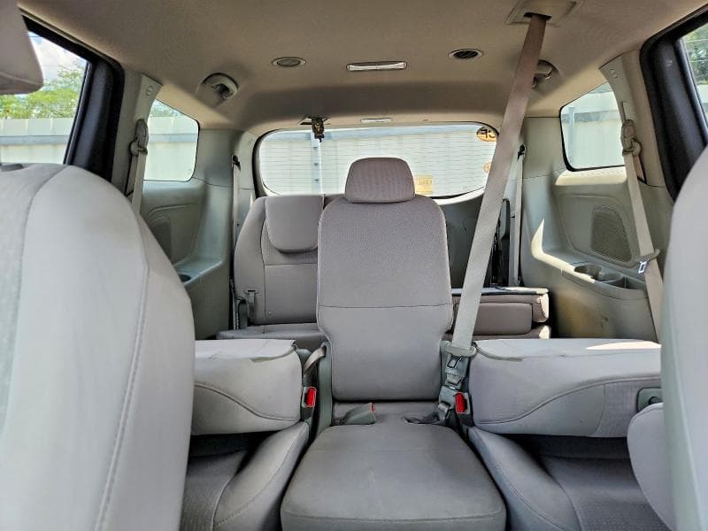 2017 KIA SEDONA LX 10