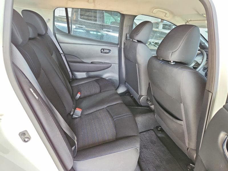 2021 NISSAN LEAF S 10