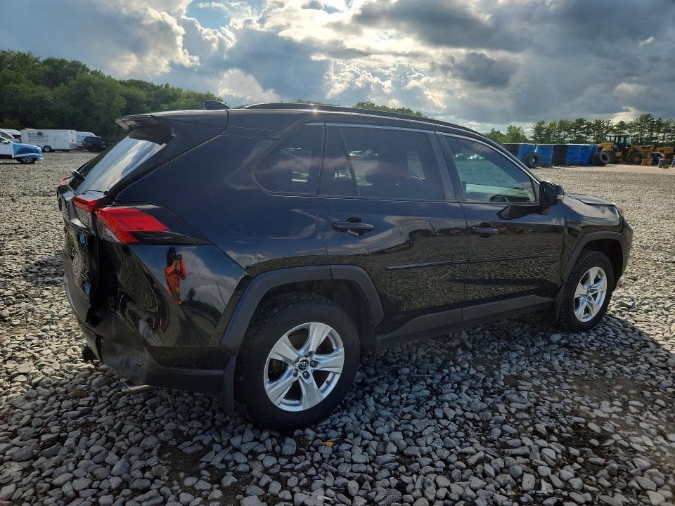 2019 TOYOTA RAV4 HYBRID XLE 3