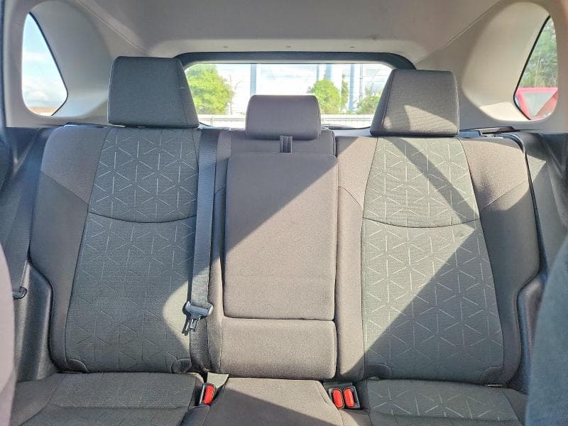 2019 TOYOTA RAV4 HYBRID XLE 10