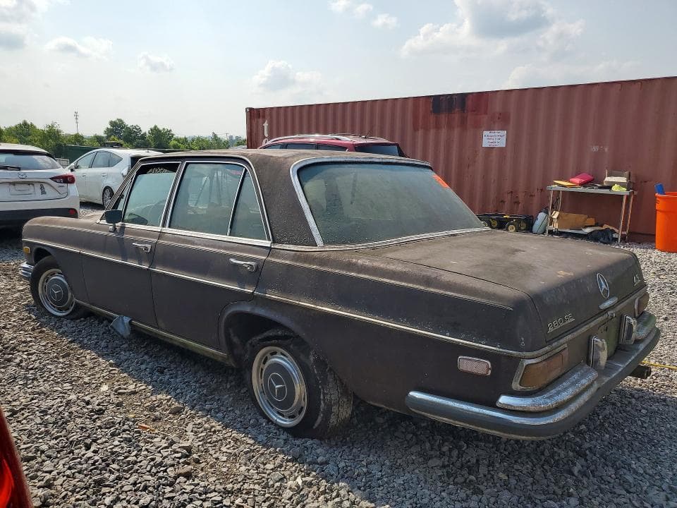1972 MERCEDES-BENZ 280 SE 2