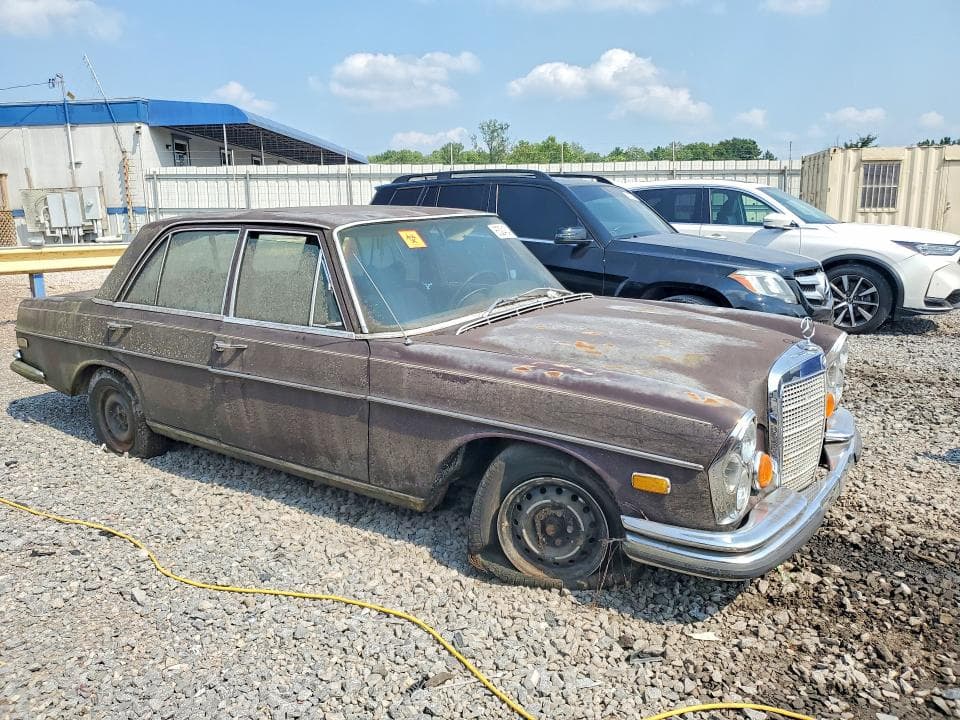 1972 MERCEDES-BENZ 280 SE 4
