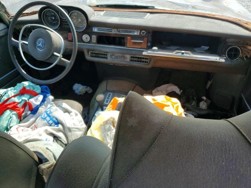 1972 MERCEDES-BENZ 280 SE 8
