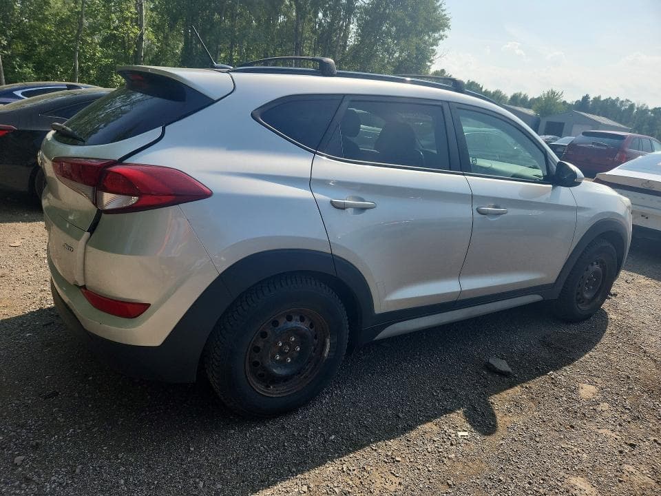 2017 HYUNDAI TUCSON SE 3
