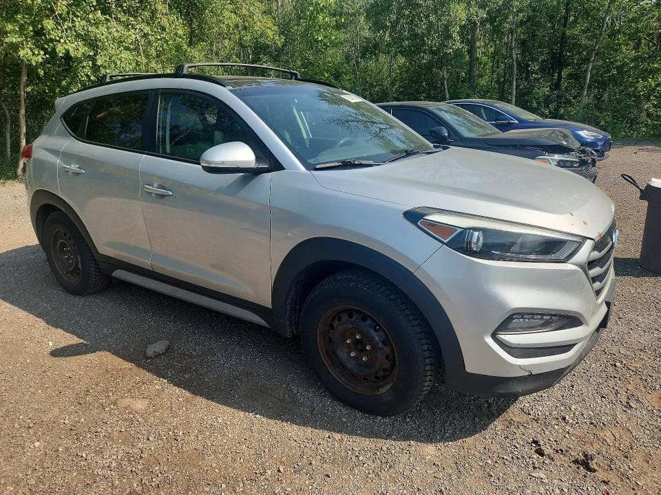 2017 HYUNDAI TUCSON SE 4