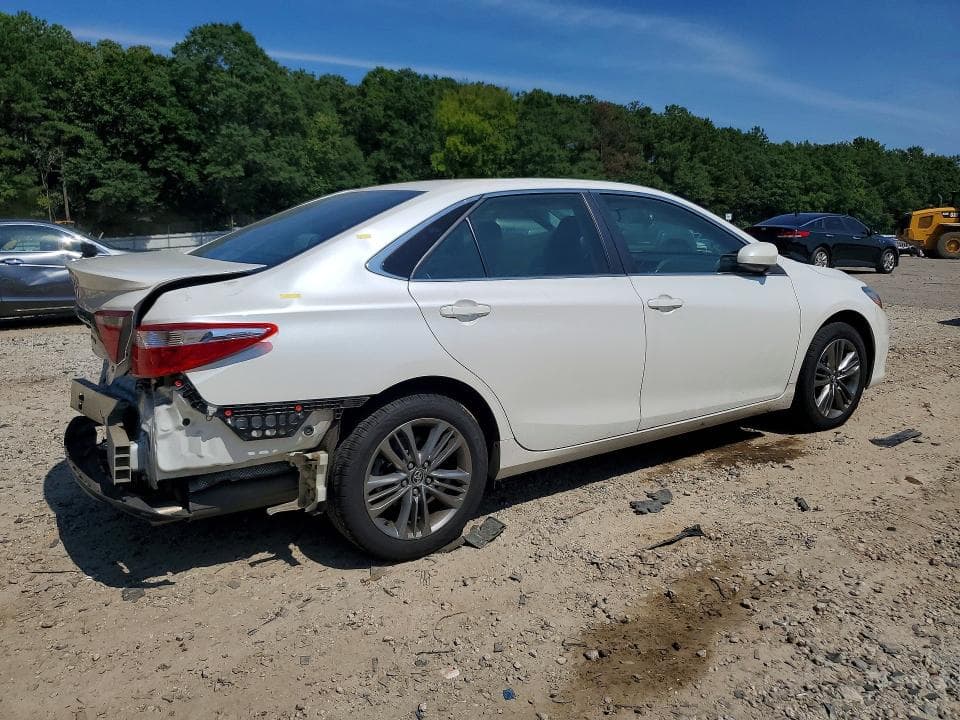 2017 TOYOTA CAMRY SE 3
