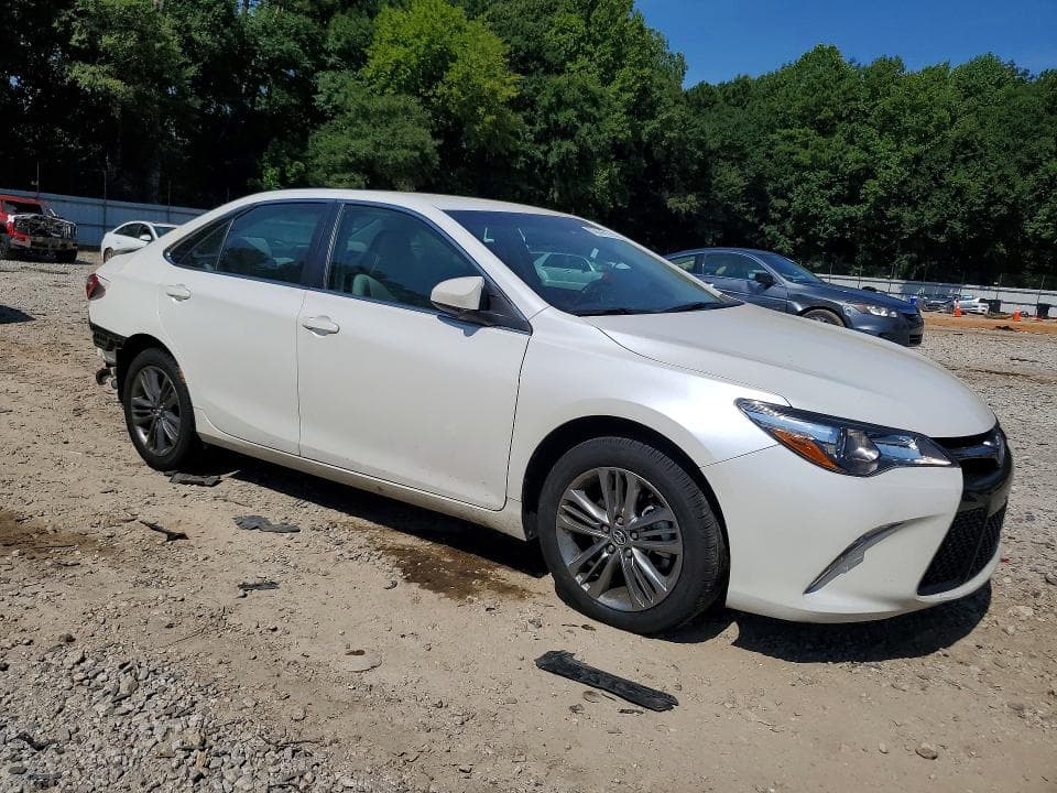 2017 TOYOTA CAMRY SE 4