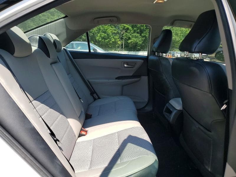 2017 TOYOTA CAMRY SE 10