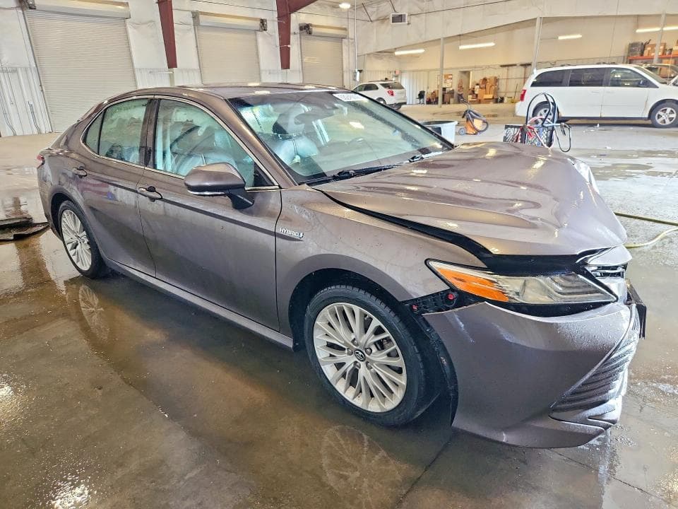 2019 TOYOTA CAMRY HYBRID XLE 4