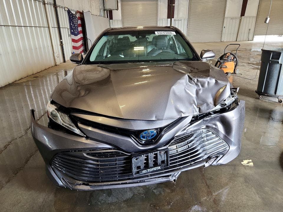 2019 TOYOTA CAMRY HYBRID XLE 5