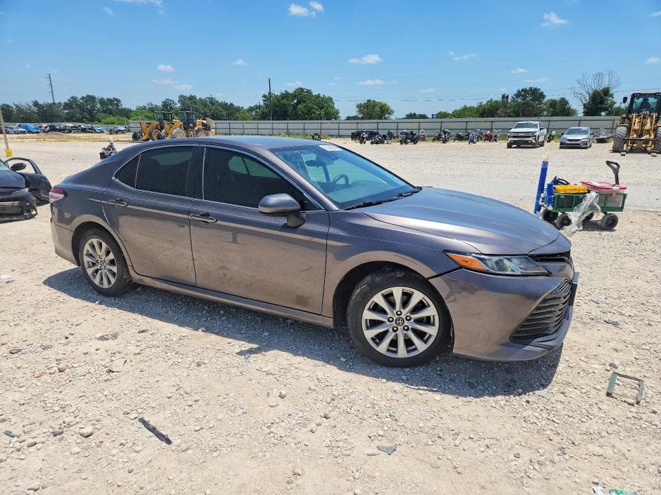2019 TOYOTA CAMRY LE 4
