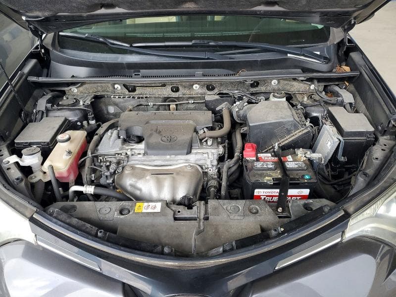 2018 TOYOTA RAV4 XLE 11