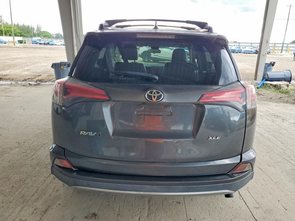 2018 TOYOTA RAV4 XLE 6