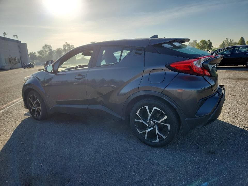 2018 TOYOTA C-HR XLE 2