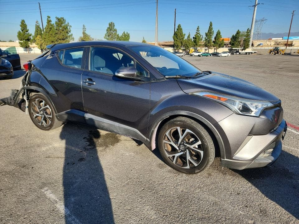 2018 TOYOTA C-HR XLE 4