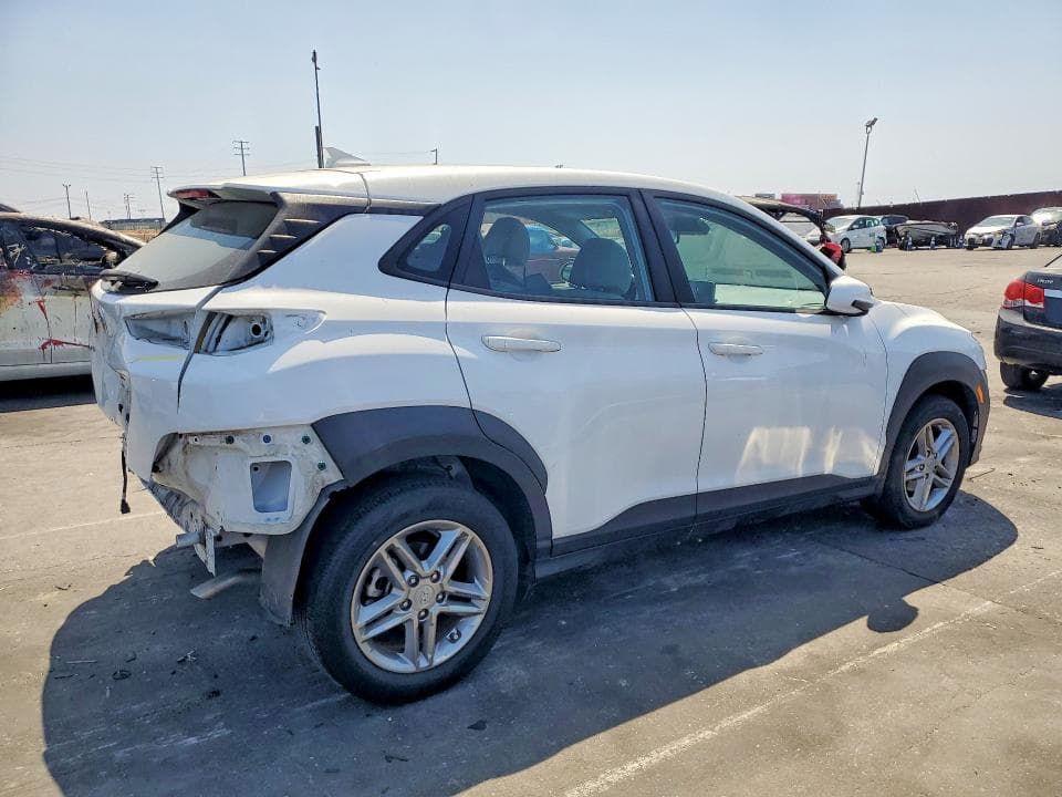 2022 HYUNDAI KONA SE 3