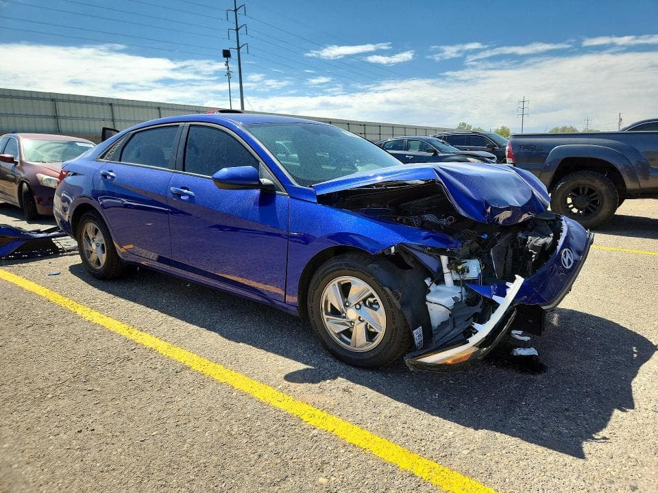 2024 HYUNDAI ELANTRA SE 4
