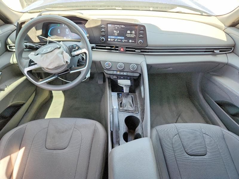 2024 HYUNDAI ELANTRA SE 8