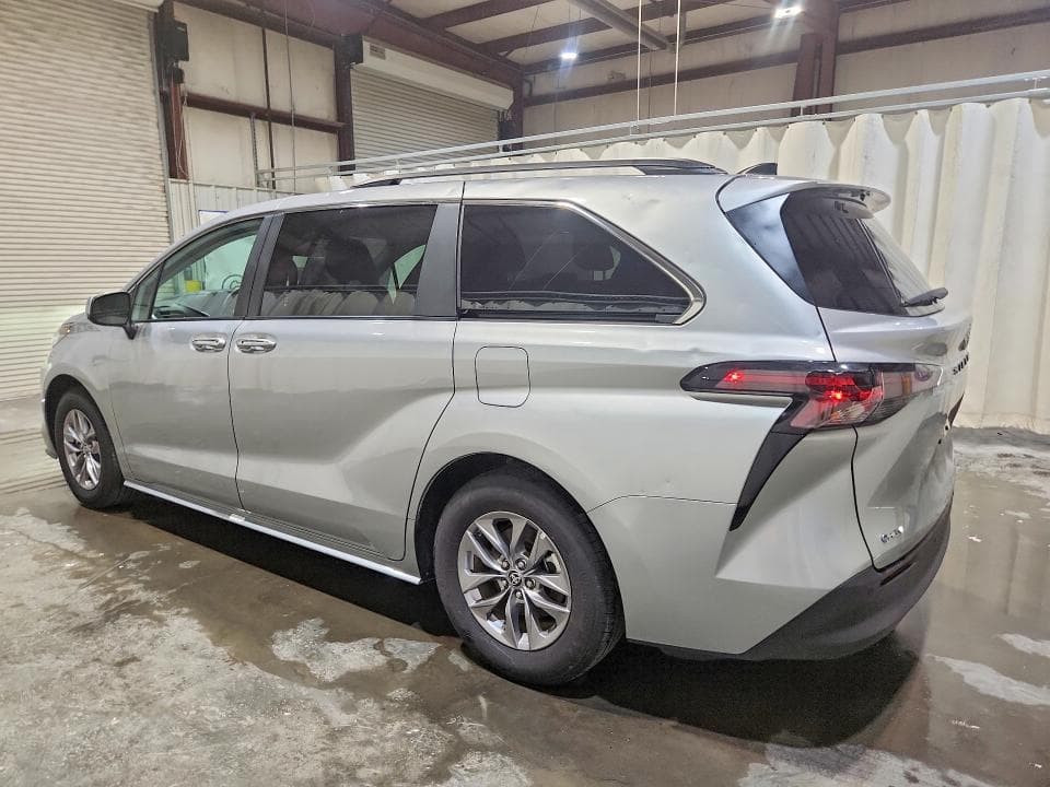 2025 TOYOTA SIENNA XLE 8-PASSENGER 2