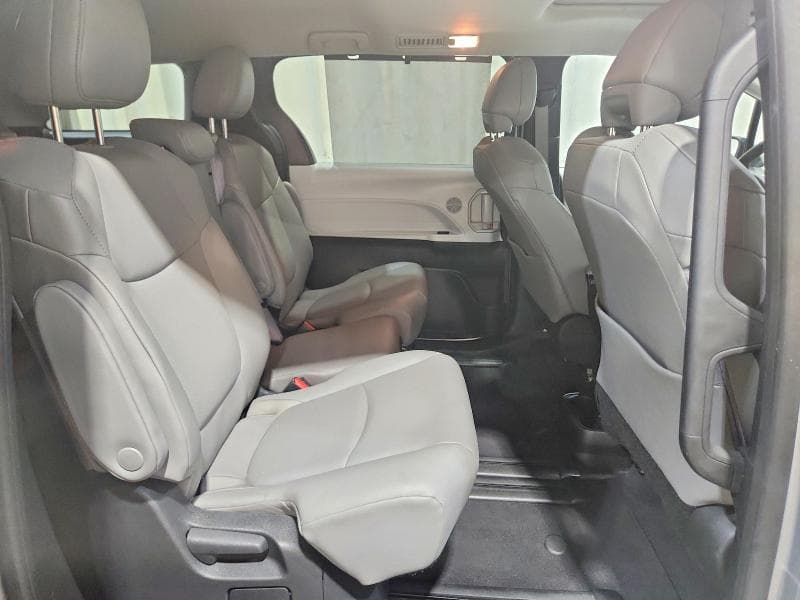 2025 TOYOTA SIENNA XLE 8-PASSENGER 11