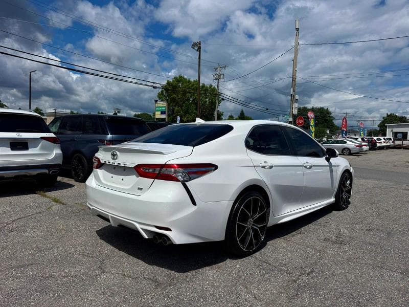2020 TOYOTA CAMRY SE 4
