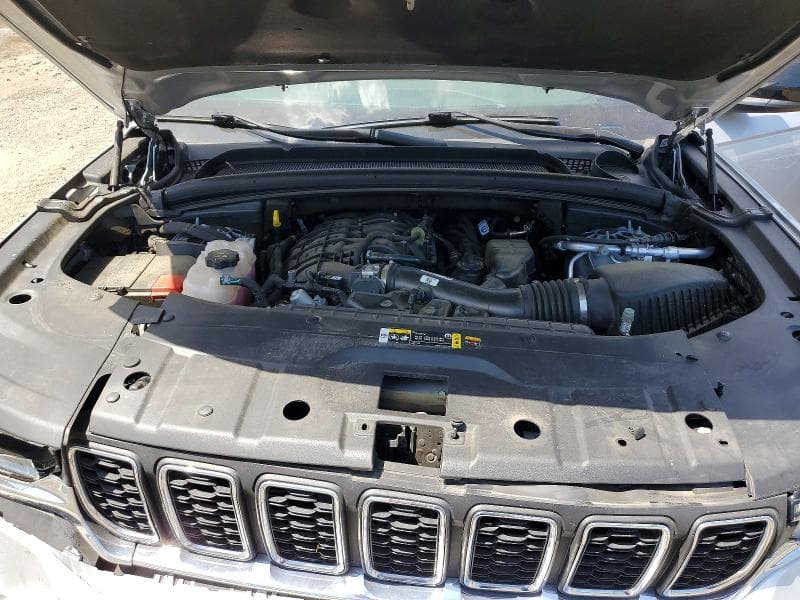 2024 JEEP GRAND CHEROKEE LAREDO 12