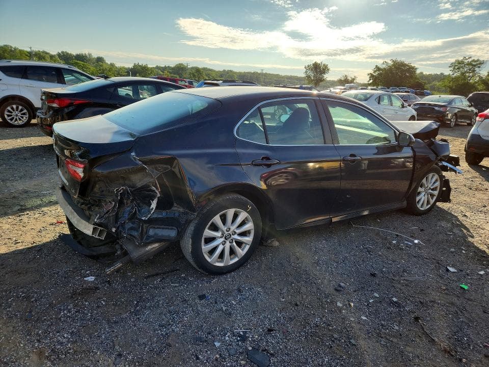 2018 TOYOTA CAMRY LE 3
