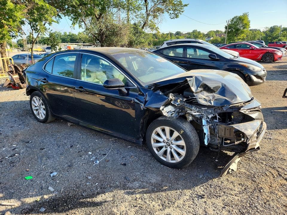 2018 TOYOTA CAMRY LE 4