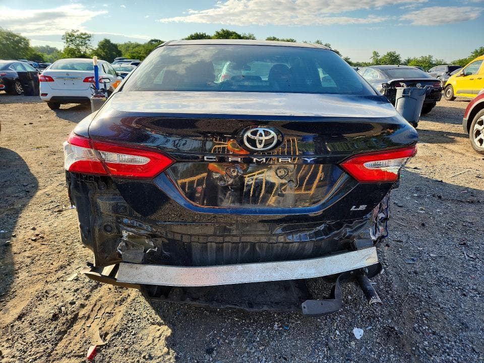 2018 TOYOTA CAMRY LE 6
