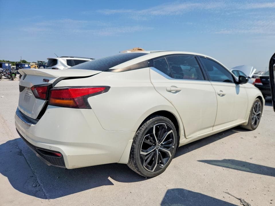 2023 NISSAN ALTIMA SR 3