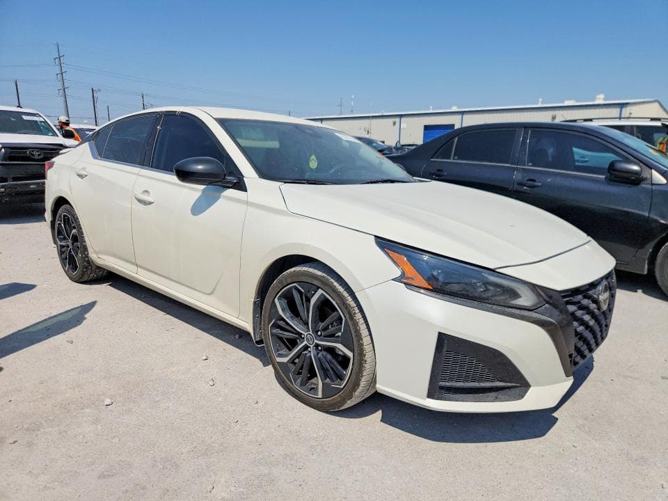 2023 NISSAN ALTIMA SR 4