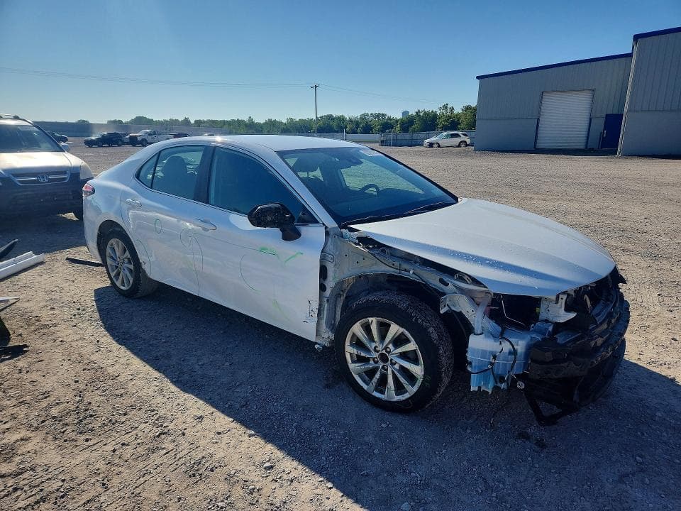 2023 TOYOTA CAMRY LE 4