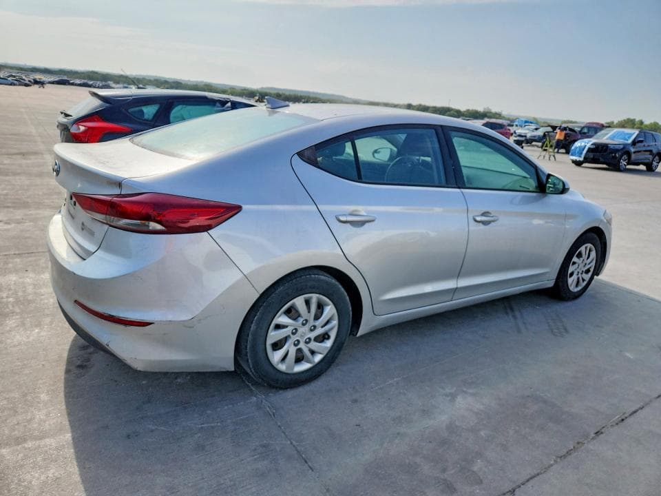 2017 HYUNDAI ELANTRA SE 3