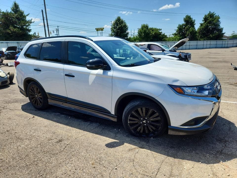 2020 MITSUBISHI OUTLANDER SE 4