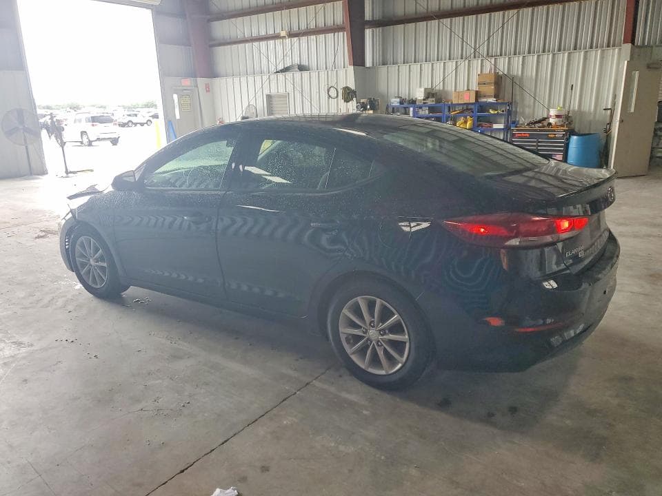 2018 HYUNDAI ELANTRA SE 2