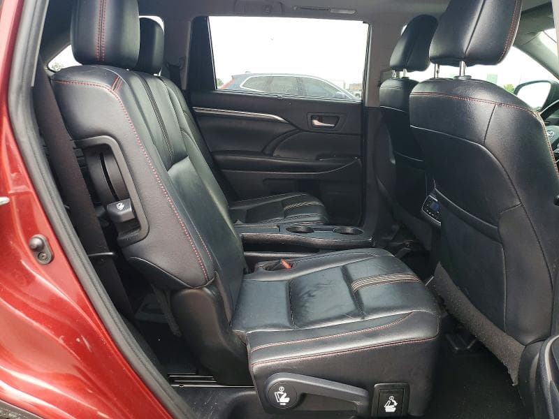 2019 TOYOTA HIGHLANDER SE 11