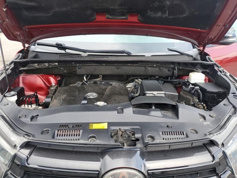 2019 TOYOTA HIGHLANDER SE 12