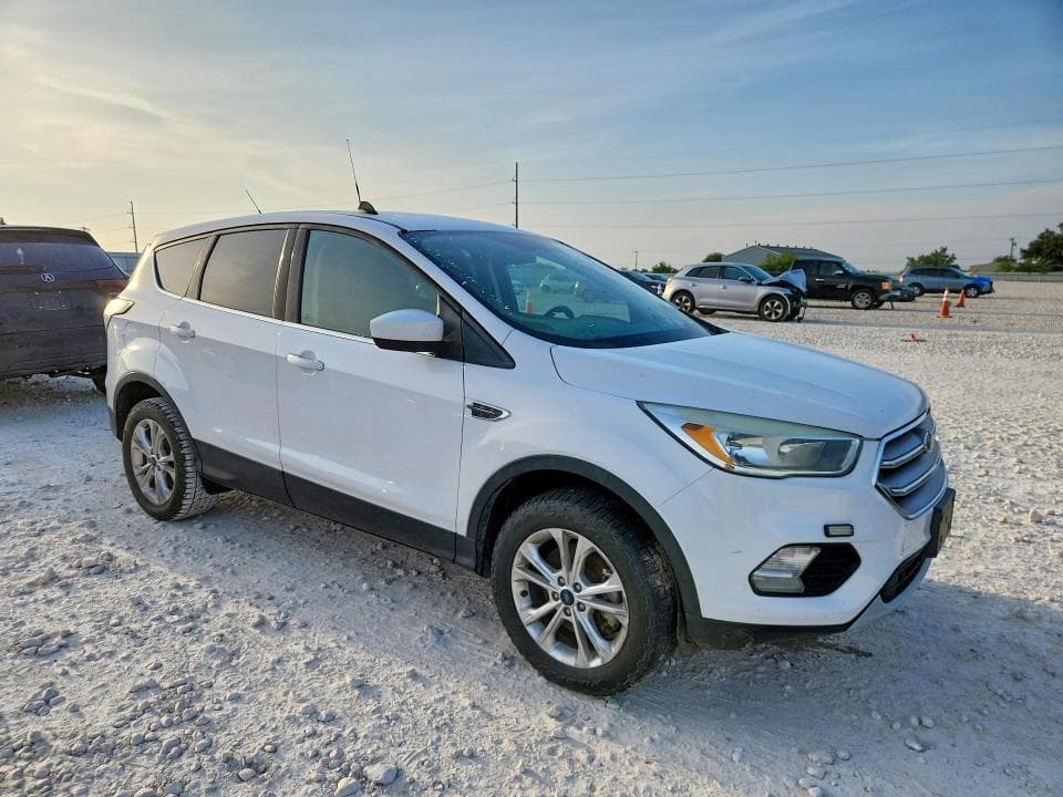 2017 FORD ESCAPE SE 4