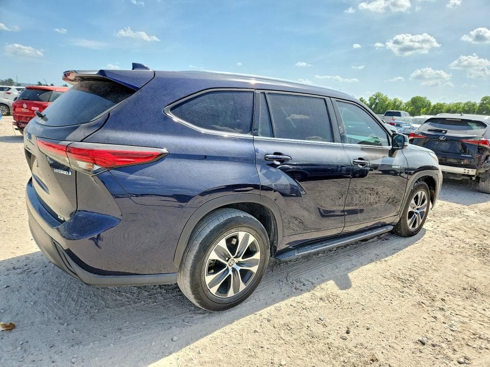 2020 TOYOTA HIGHLANDER HYBRID XLE 3