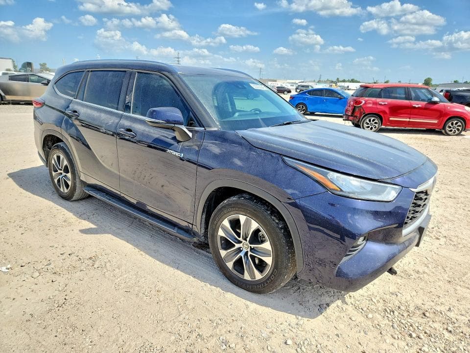 2020 TOYOTA HIGHLANDER HYBRID XLE 4
