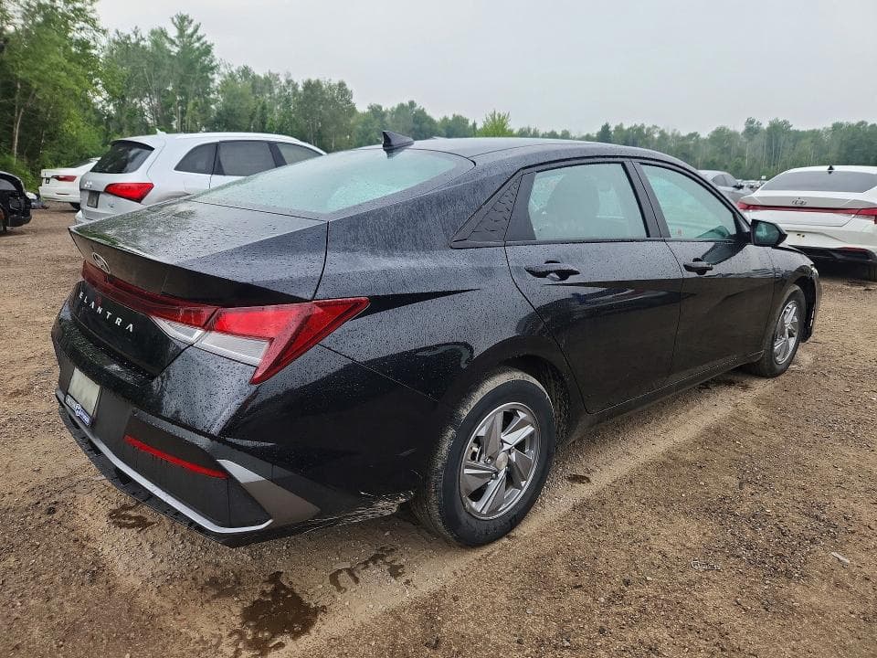 2024 HYUNDAI ELANTRA SEL 3