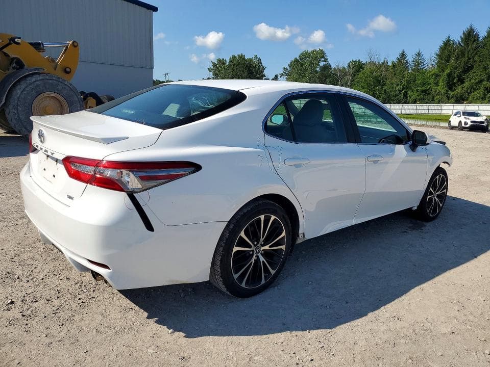 2018 TOYOTA CAMRY SE 3
