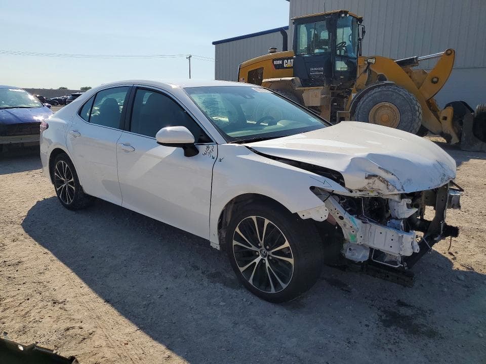 2018 TOYOTA CAMRY SE 4