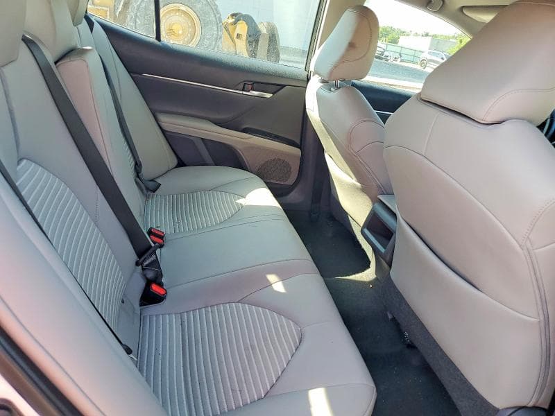2018 TOYOTA CAMRY SE 10